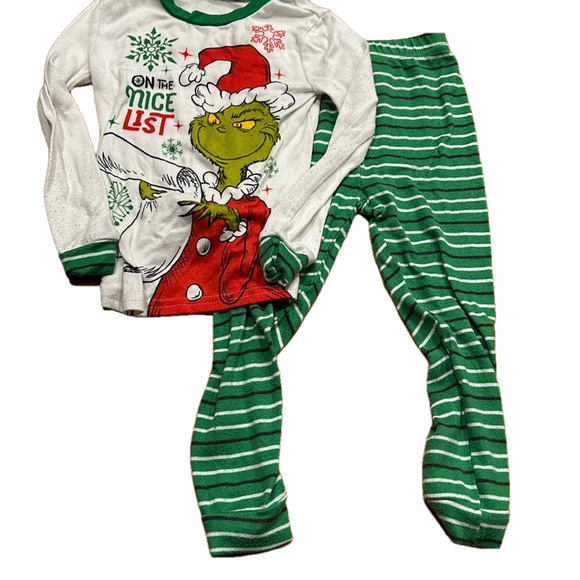 The grinch 4 T 2 piece - pulling noted - Picture 1 of 4
